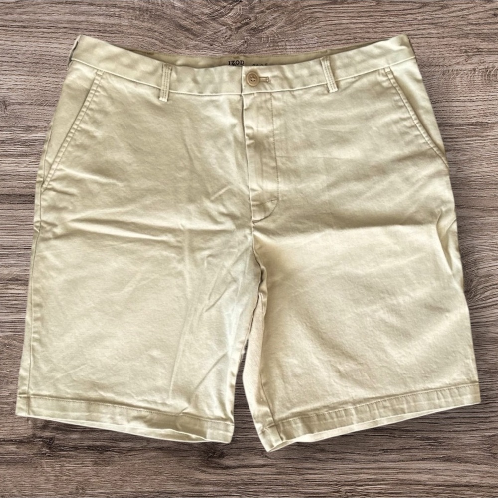 Izod Men's Stretch Chino Khaki Shorts
Size 34, 9 1/2" Inseam